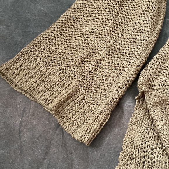 Gold sweater lacy back! perfect for NYE!! 🎉🎉 - Picture 5 of 15